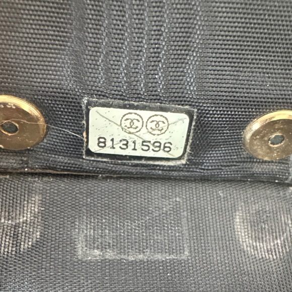 CHANEL CC Vintage Caviar Leather 6
Ring Key Case Authentic - Picture 7 of 9